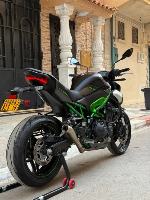 Kawazaki Z900 2025