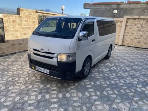 Toyota Hiace 2015