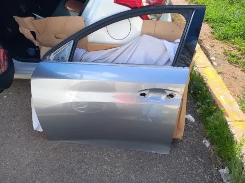 Porte avant gauche Peugeot 208 2022