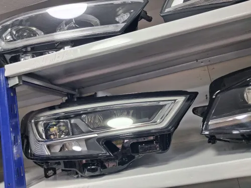 Phare Audi. Skoda. Volkswagen. Seat 