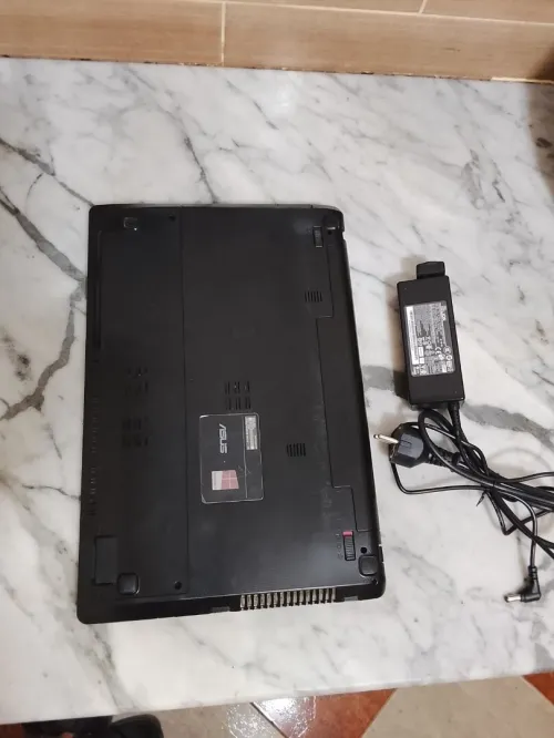 Laptop Asus bon état,  Double carte graphique, i7 3èm,  750 Go HDD,  04  Go de RAM,