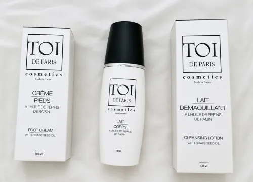 Crème Pieds (Foot Cream) Lait Corps (Body Lotion) Lait Démaquillant (Cleansing Lotion)