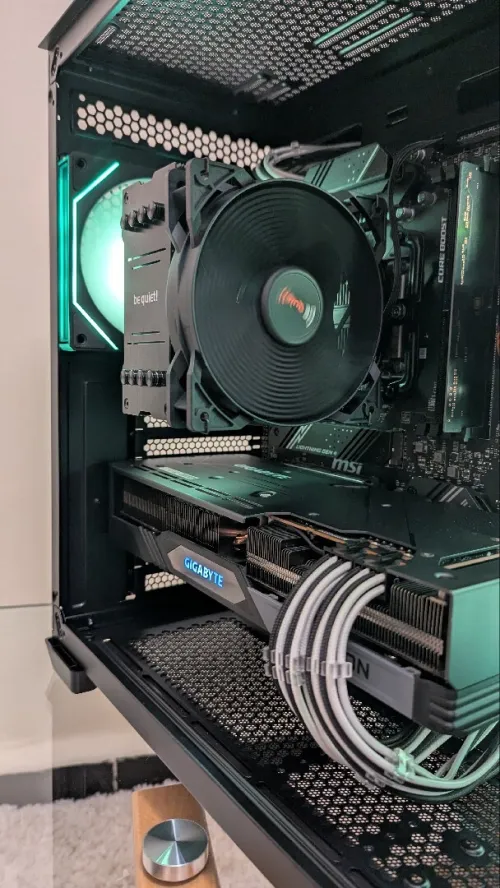 pc gamer - Ryzen 7600 + RX 7700xt