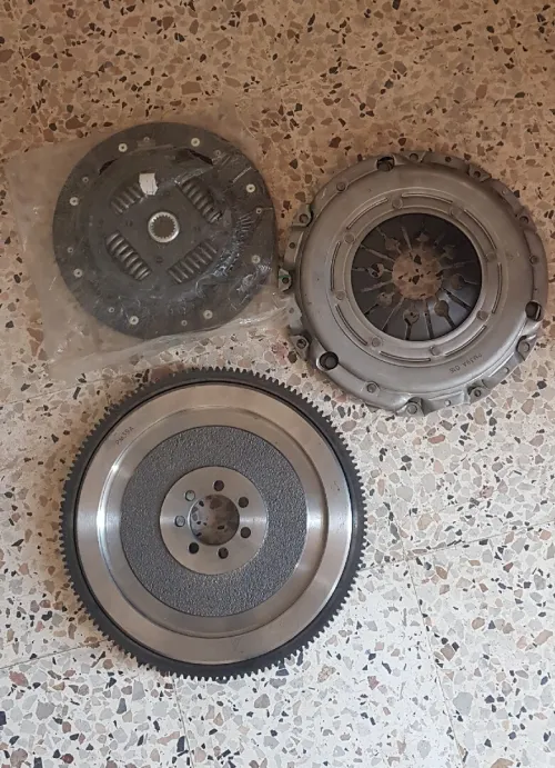 Volant moteur, disque et mécanisme