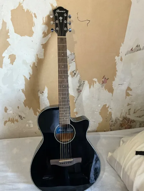 Guitare electro-acoustique 