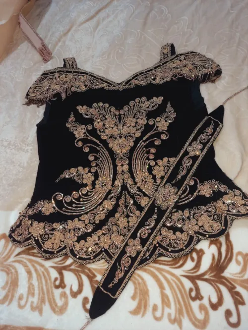 Caftan +veste karako +une robe simple