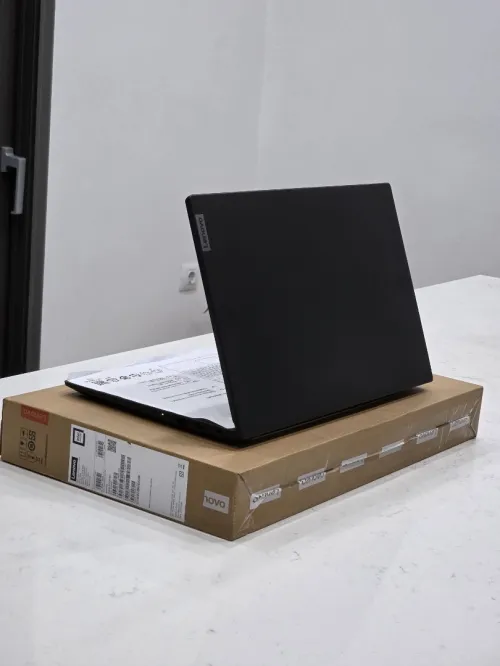 Lenovo V15 i5 13th Gen 15.6"pouces 512/16