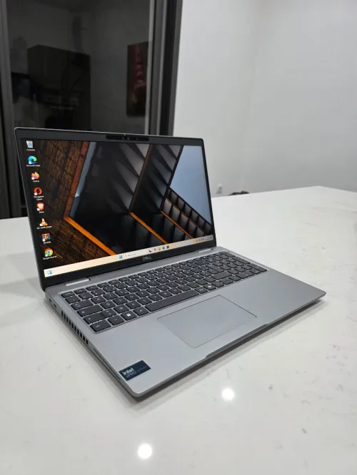 Dell Lattitude Ultra 5 vPRO 15.6"pouces