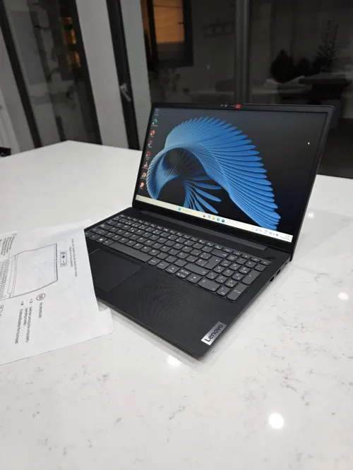 Lenovo V15 i5 13th 15p (16/512) produit neuf Sous emballage