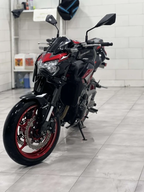 Kawasaki Z900 125 ch 2024