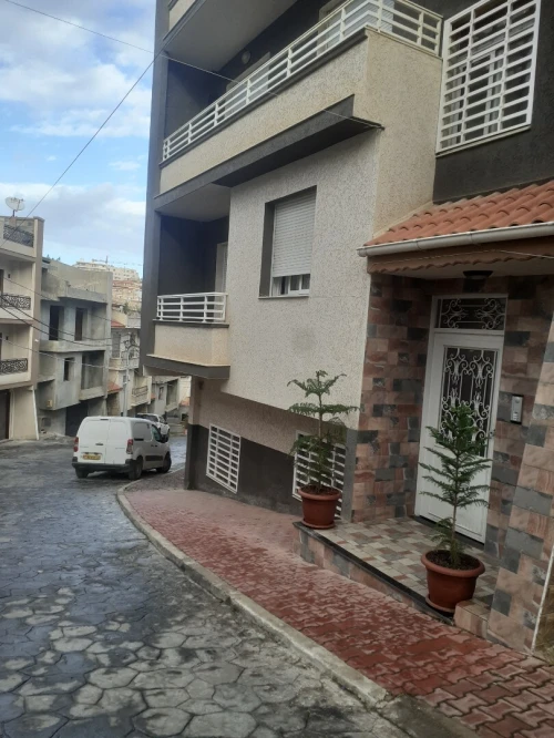 Location Appartement Niveau de villa F4 Alger Birkhadem