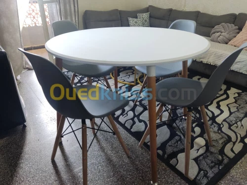 Table Scandinave 80 cm avec (4 ) chaise MDF plaqué en PVC anti rayure Pied hêtre massif importation