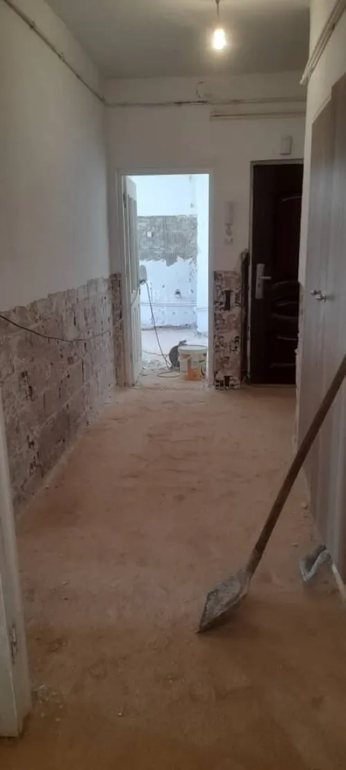 Travaux de démolition et décapage 