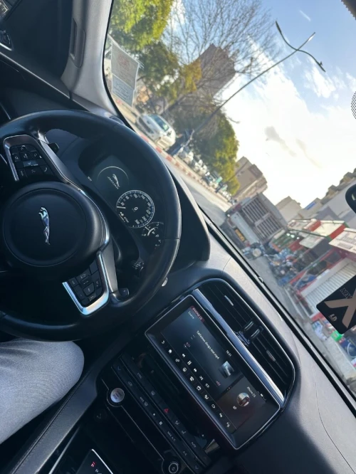 Jaguar F pace 2016 