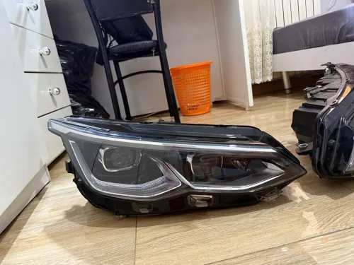 phare gauche et droite golf 8 iq light