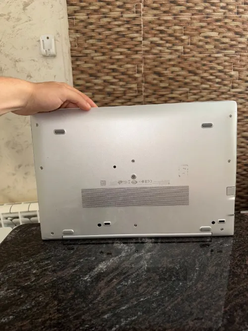 Hp élitebook i5 vpro 8eme 32 gb ram 512 ssd avec carte graphique radeon rx 540