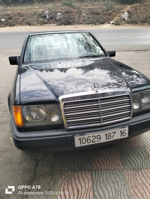 Mercedes Classe E 1987 W124. La 200