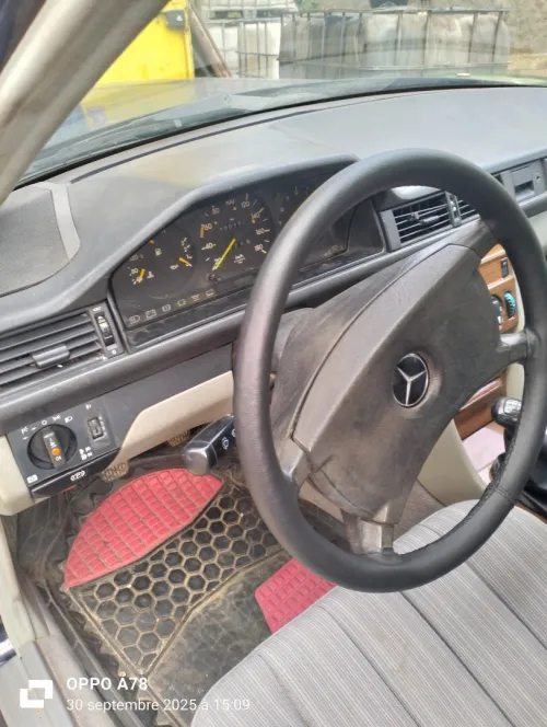 Mercedes Classe E 1987 W124. La 200