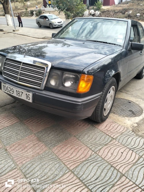 Mercedes Classe E 1987 W124. La 200