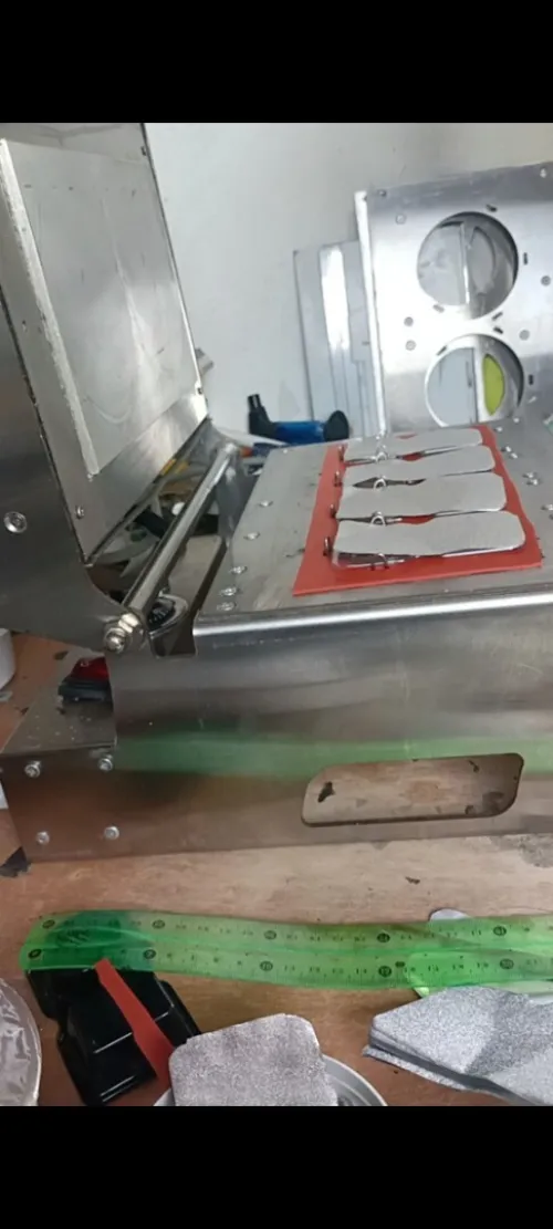 Machine operculeuse soudeuse de goblets et barquttes 