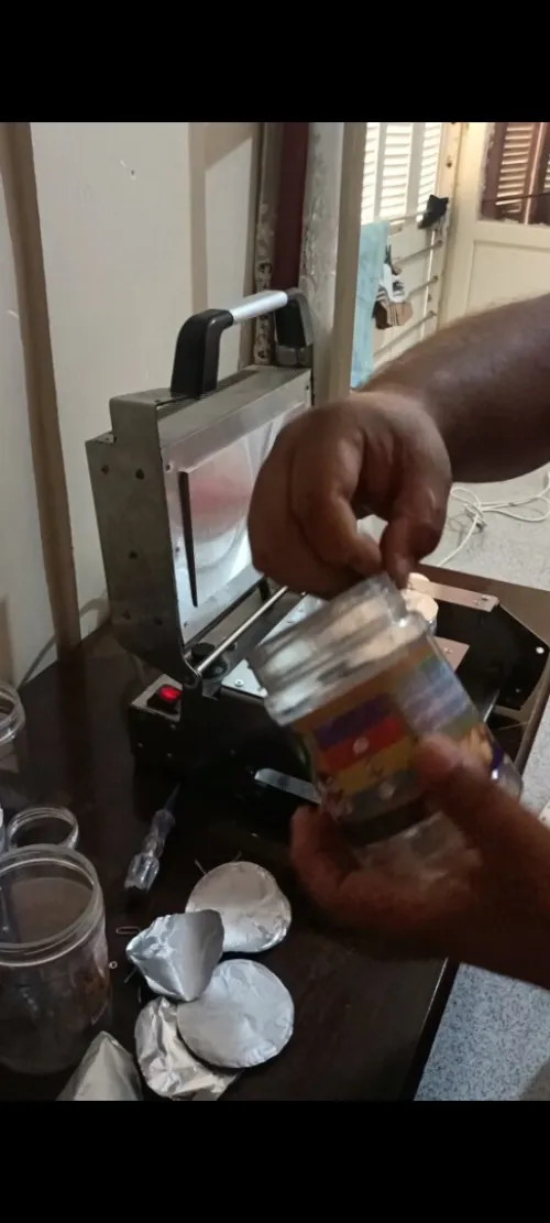 Machine operculeuse soudeuse de goblets et barquttes 