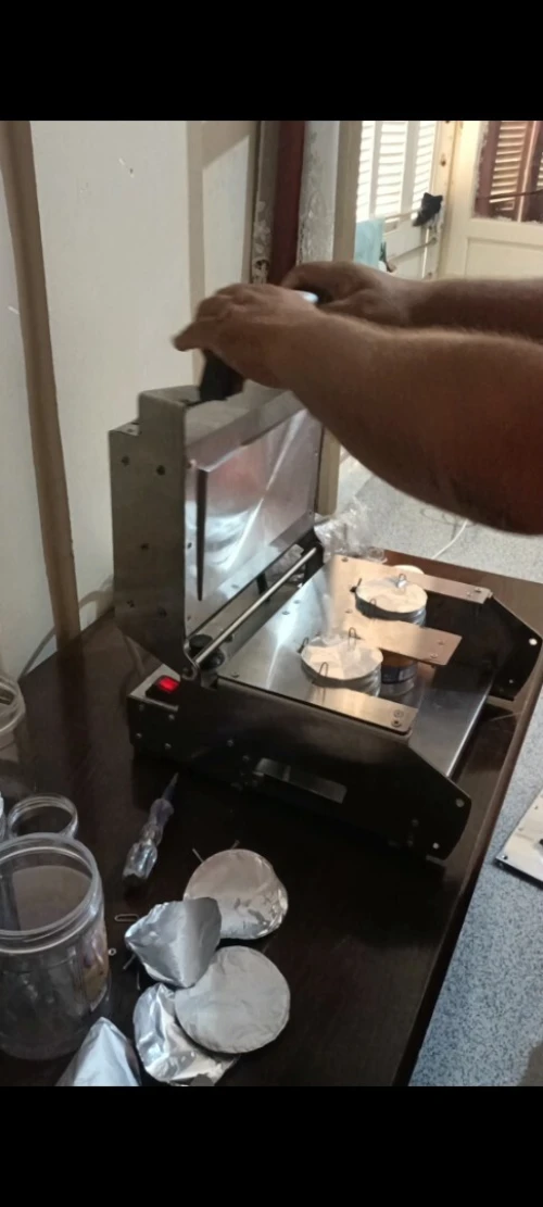 Machine operculeuse soudeuse de goblets et barquttes 
