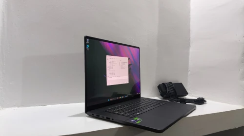 ASUS ROG Zephyrus G16 - Intel Ultra 9 185H / NVIDIA RTX 4070 État 10/10