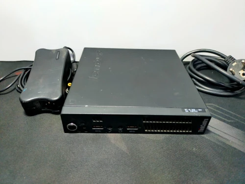 pc de bureau mini de marque Lenovo
