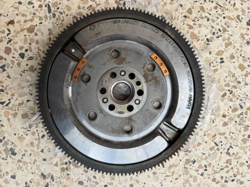 Volant moteur plus kit dembrayage dacia sandero3 clio 5