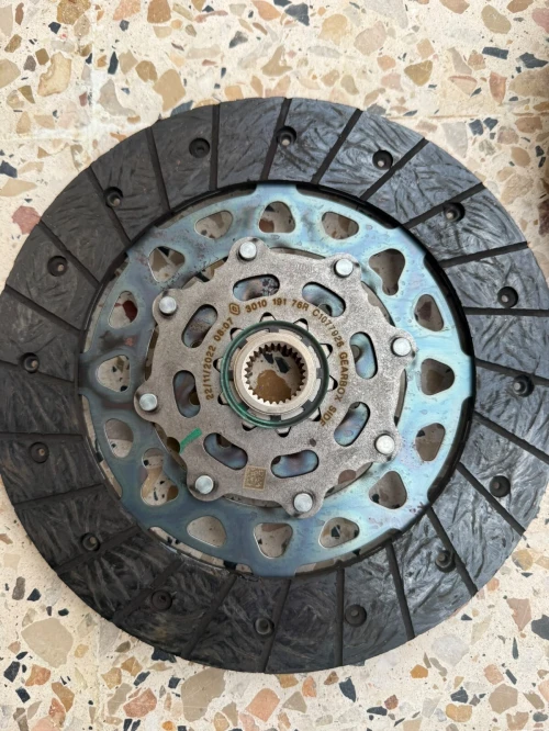 Volant moteur plus kit dembrayage dacia sandero3 clio 5