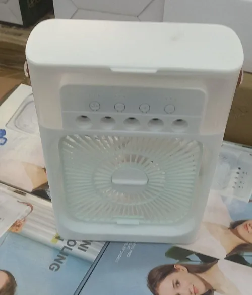 Mini ventilateur USB portable | مروحة تبريد صغيرة محمولة مع LED 7 ألوان | مروحة مكتب + سيارة + غرفة | تبريد قوي وصامت مع كابل USB
