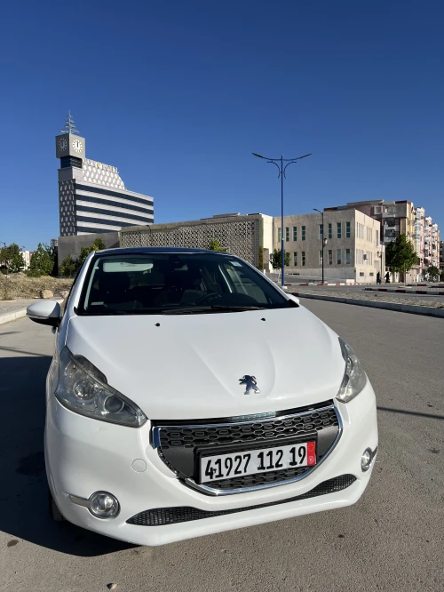 Peugeot 208 2012 