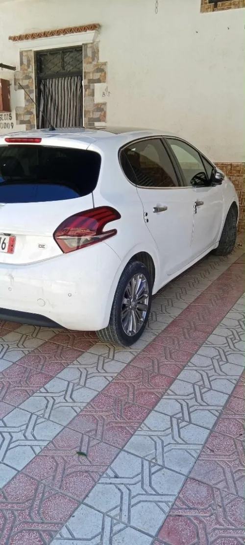 Peugeot 208 2018 Allure Facelift