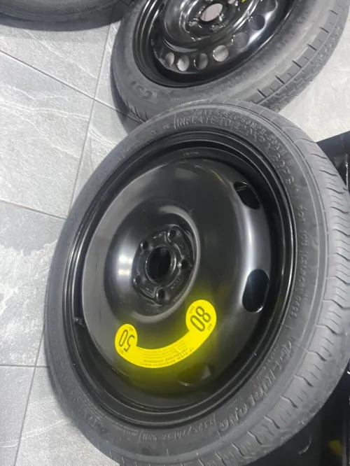 roue de secours galette disponible plusieurs voiture 