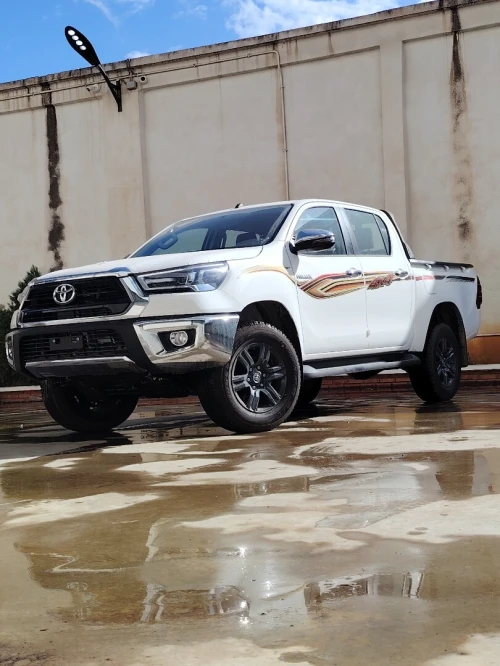 Toyota HILUX OMANI 2025 FULL OPTION