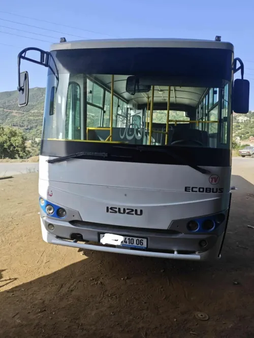 Isuzu Urban 2010