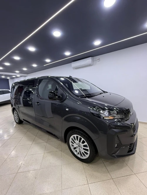 Peugeot Traveller 2026 