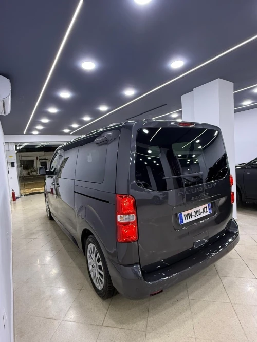 Peugeot Traveller 2026 