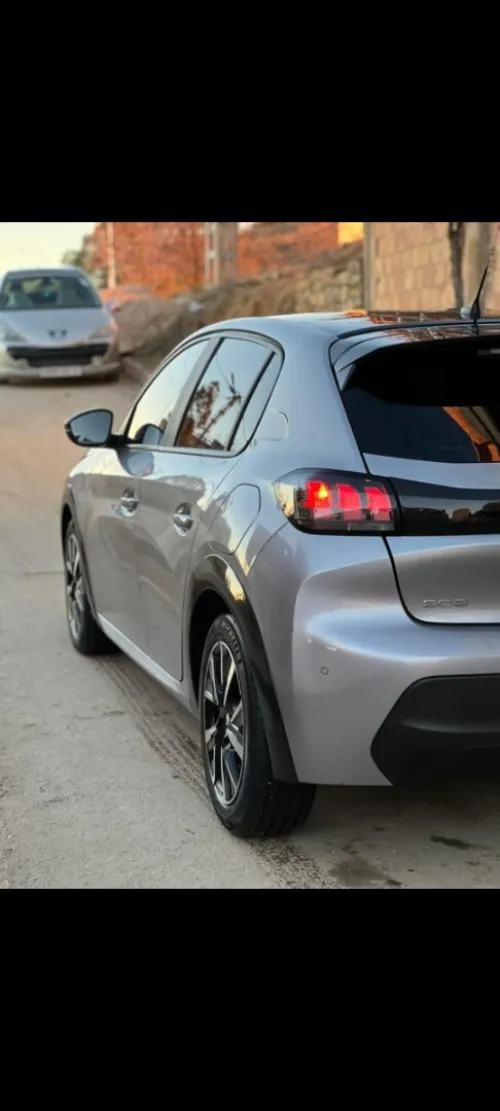 Peugeot 208 2023 E-Style
