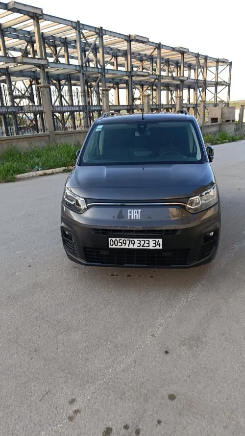Fiat Doblo 2023 Italie