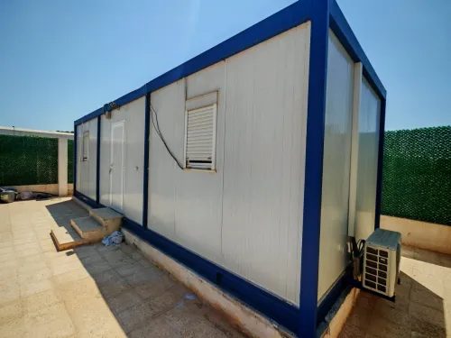 Cabine saharienne équipée, 29m2 avec cuisine, salle de bain avec douche et sanitaire, 2 climatiseurs