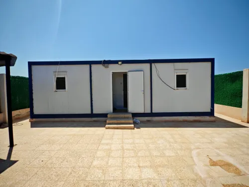 Cabine saharienne équipée, 29m2 avec cuisine, salle de bain avec douche et sanitaire, 2 climatiseurs