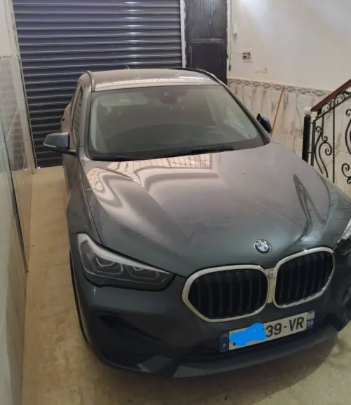 Location BMW neuve modèle X1 avec chauffeur professionnel