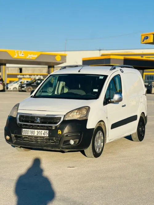 Peugeot B9 2016 