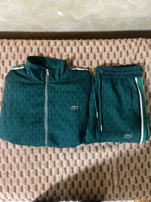 Ensemble Lacoste