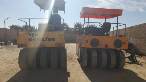 Compacteur BNEMATIQUE 4*5 Komatsi 1987