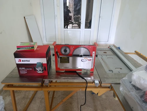 Machine à bois mdf et mélamine avec inciseur.