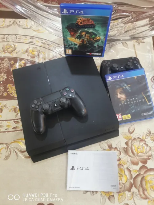PS4 avec manette d'origine
