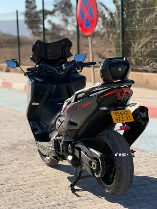 Tmax 560 2022