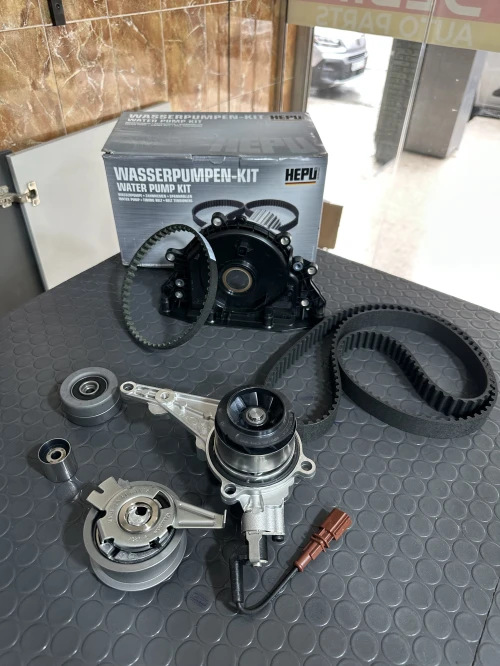 KIT DE CHAINE DISTRIBUTION VW 05L avec pompe a eau + flasque d'huile + CHAINE POMPE A L'HUILE
